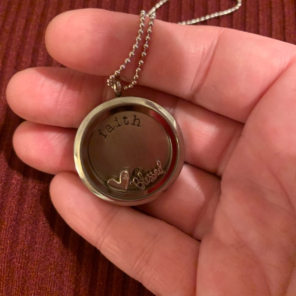 Origami Owl brand Silver Faith Locket inscribed and charms Pendant Necklace
